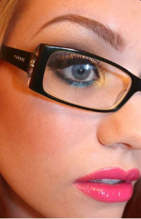 How To Apply Eyeliner When You Wear Glasses How To Do Your Makeup If You Wear Glasses 13