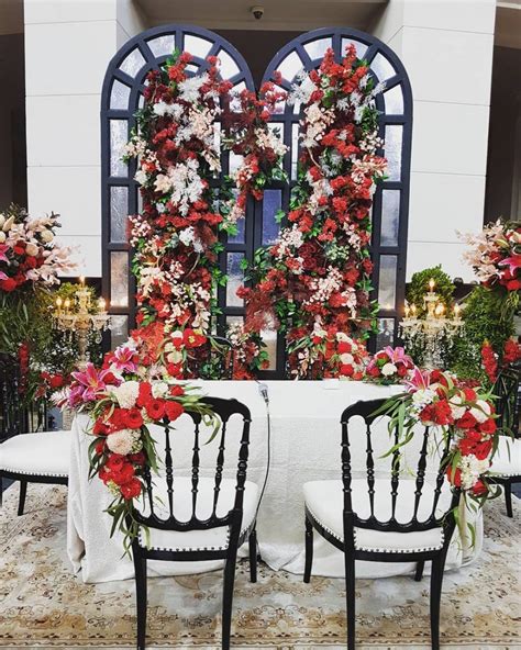 Mungkin pakai mawar putih aja kali ya. 9 Dekorasi Akad dan Resepsi Dian Pelangi, Meriah Bertabur ...