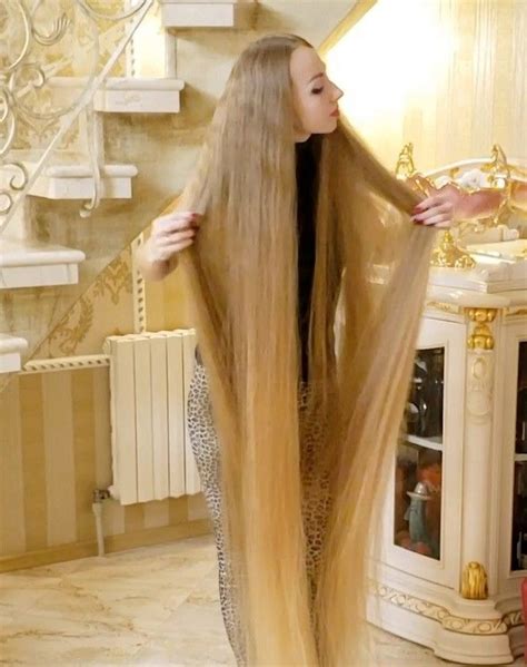 Video Rapunzels Blonde Hair Dance In 2020 Long Hair Styles Long