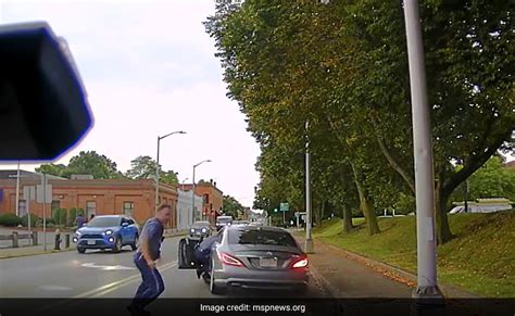 On Camera Cop Dragged Away By Car During Traffic Stop In Us Suspect Arrested