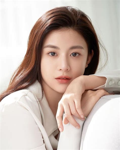 Profil Dan Biodata Go Yoon Jung Aktris Yang Gantikan Jung So Min