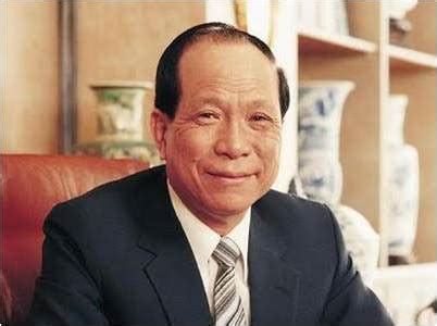 Moreover, he had no choice. Successful Entrepreneur: Tan Sri Dato Seri (Dr.) Lim Goh Tong