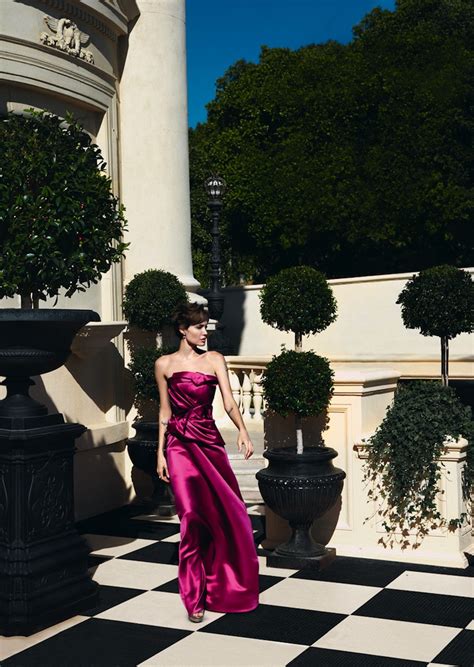 Mario Testino Shoots Angelina For Vogue 4 Photos