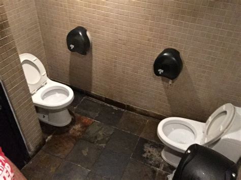 Why Would Someone Have 2 Toilets Facing Each Other Masala Art Restaurant In Washington Dc トイレ