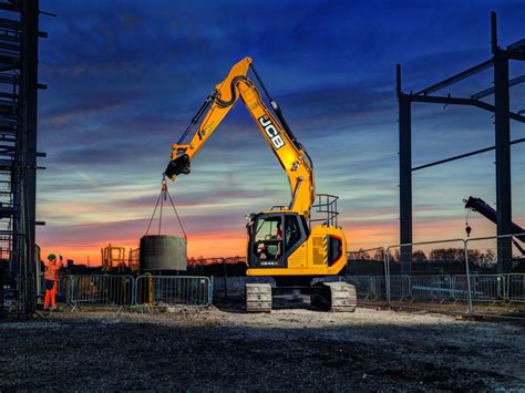 Jcb Launches New 245xr Reduced Swing Tracked Excavator