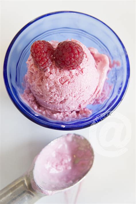 Ice cream calories for 175g (1item(200ml）) is 315cal at 180cal per 100g serving size, rich in calcium and vitamin b2, ice cream (sweets / snacks) is also known as , and has a diet rating of 1, 1.5 for filling, and 2.5 for nutritional value. Raspberry Frozen Yogurt - Low Calorie | Low calorie ice cream, Frozen yogurt, Ice cream recipes