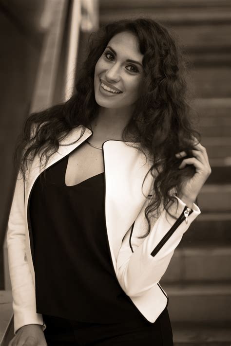 Скачивай и слушай loredana bertè messaggio dalla luna liberté 2018 на zvooq.online! Loredana #3890 - Fair Hostesses & Models all over Germany ...