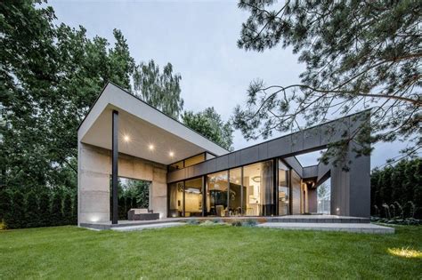 While the l shaped ranch house is the most popular style chosen, it is not the only architectural style available. L-Shaped Family Home Exhibiting A Distinctive Roof And ...