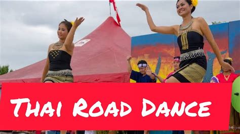 Thai Girl Dance Pattaya Roadside Song Youtube
