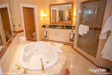 Sexiest Hotel Bathrooms In Las Vegas