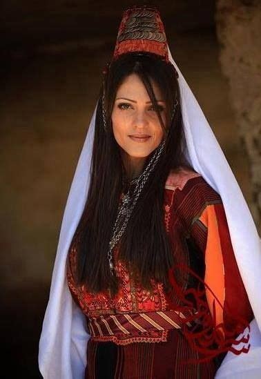 palestinian woman wearing a shatweh headdress clothing style early 20th century dignity