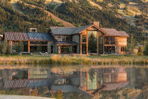 Delightful Rustic Home In Wyoming With A Dramatic Mountain Backdrop