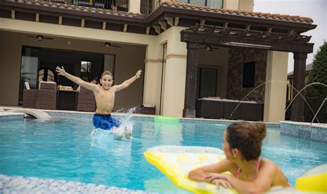 tips for throwing the best pool party ever