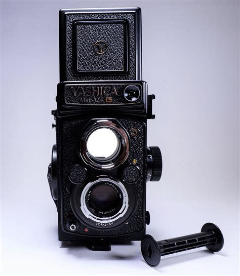 Vintage Yashica Mat 124g Twin Lens Reflex Tlr Medium Format Camera
