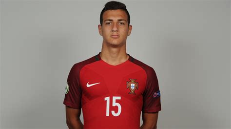 Check out his latest detailed stats including goals, assists, strengths & weaknesses and match ratings. Diogo Dalot - Player profile - DFB data center