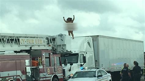 Bizarre Naked Woman On Truck Shuts Down Houston Freeway Abc New York