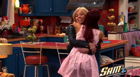 Dilben claims he's changed but sam, cat, and dice don't believe him. Image - Sam and Cat hugging in first promo.png | Sam and ...