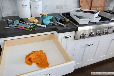 If you have painted cabinet doors (either your own diy project or the work of a professional), there are some things to keep in mind. My Organized Kitchen (and how to keep your kitchen clean and organized too!) - The Sunny Side Up ...