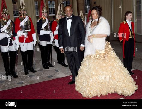 King Mswati Lll Of Swaziland And Inkhosikati Lambikiza Guests Arrive
