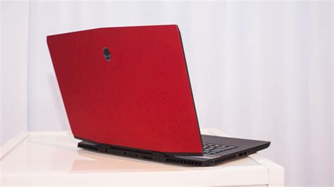 Ces 2019 Alienware M17 Is Dells Biggest Slim Gaming