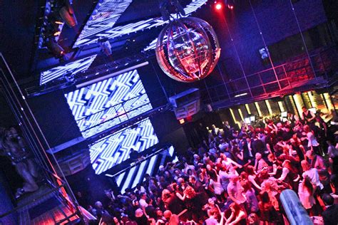 Legendary Nyc Nightclub Marquee Is Back — And It Already