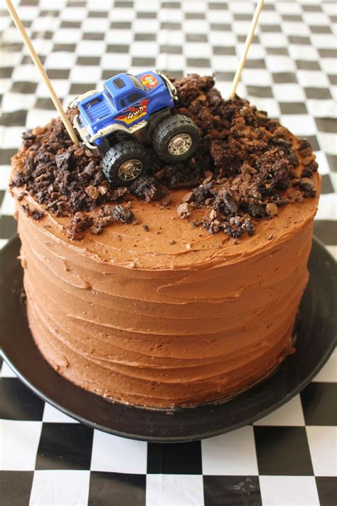 √ Moster Truck Cake