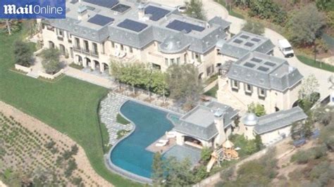 Dr Dre Buys Gisele Bundchen And Tom Brady La Fortress Mansion