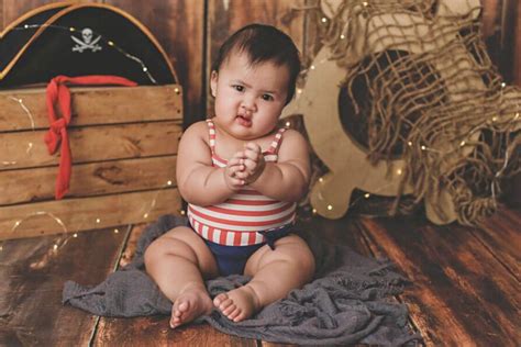 Look Vic Pauleen Sottos Daughter Hams It Up For The Camera