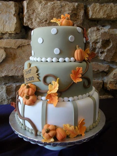 A guide to decorating for thanksgiving and autumn. Fall Wedding | Cake