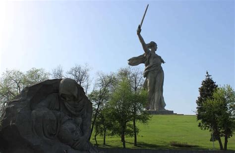 What Makes The Motherland Calls An Iconic Spot In Volgogard