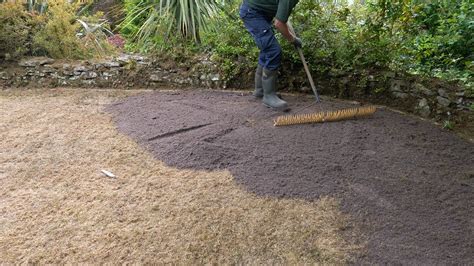 Today's video i am topdressing my lawn with sand. Lawn Care - Top Dressing Applications - YouTube