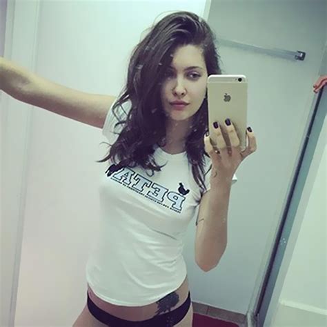 Amanda Hendrick Nude Professional Photos And Private Mirror Selfies In
