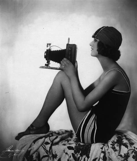 Vintage Photography Girls With Cameras Vintage Photos Vintage Photography