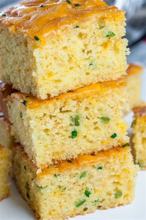 Crispy edges, it's soft on the inside, savoury with a touch of sweet and so moist. Jalapeño Cheddar Cornbread - Peas And Crayons