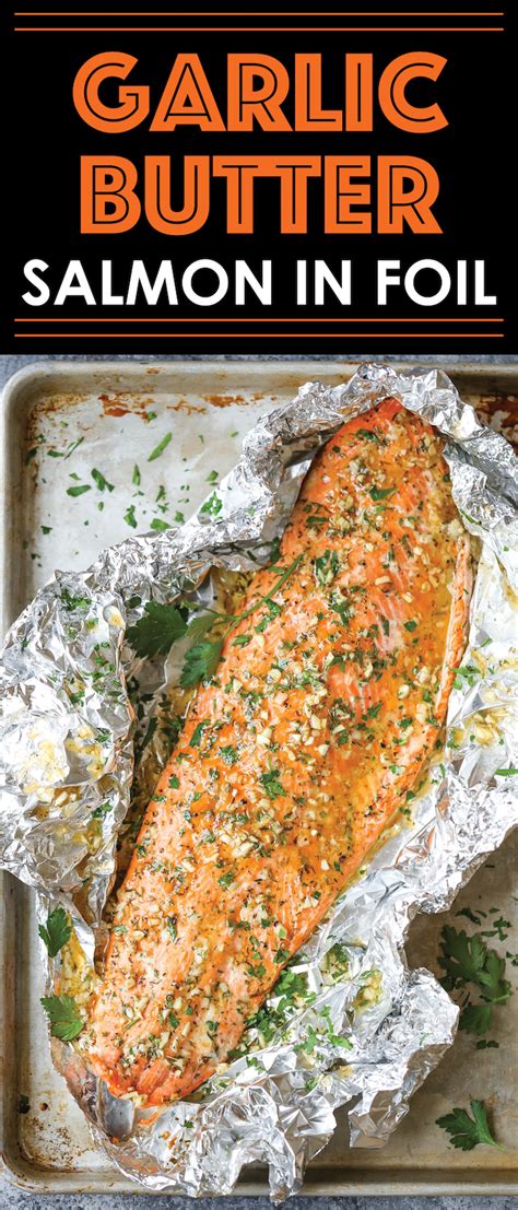 This healthy baked salmon is the best way to feed a crowd. Herbed salmon fillets in foil recipe > casaruraldavina.com