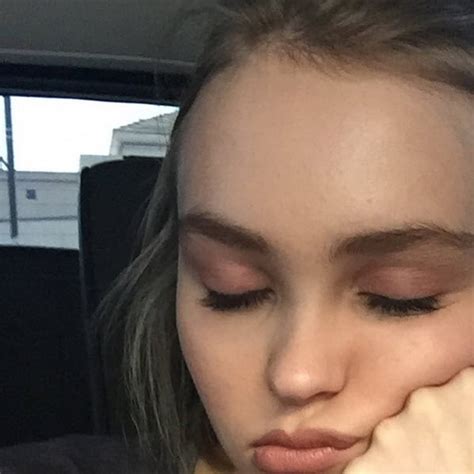 Heres What Lily Rose Depp Johnnys Daughter Looks Like
