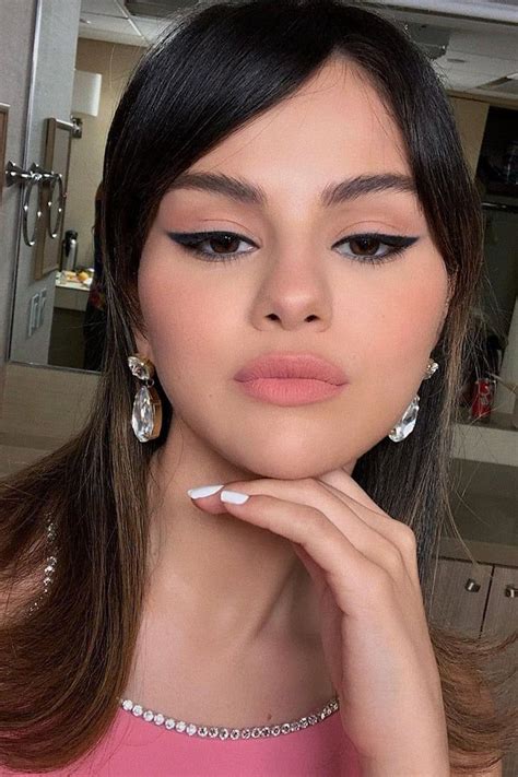 The Polish Behind Selena Gomez S Rolling Stone Nails Smokey Eye Makeup Eye Makeup Eye