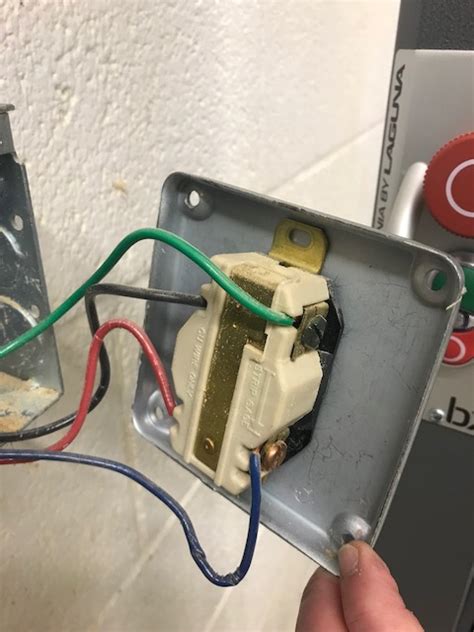 In der regel macht das die poststelle oder eine hilfskraft. 4 wire to 3 wire 250V Outlet? Possible? - DoItYourself.com Community Forums