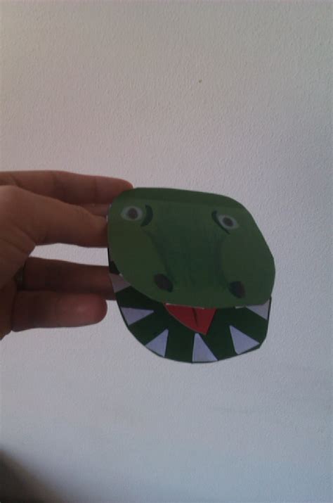 Do you enjoy making things? Activities for Kids: Crocodile Bookmark