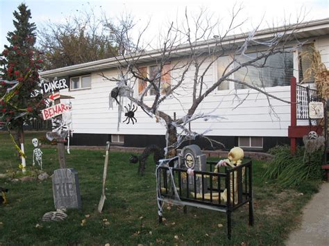 Outdoor Halloween Decorations Ideas To Stand Out