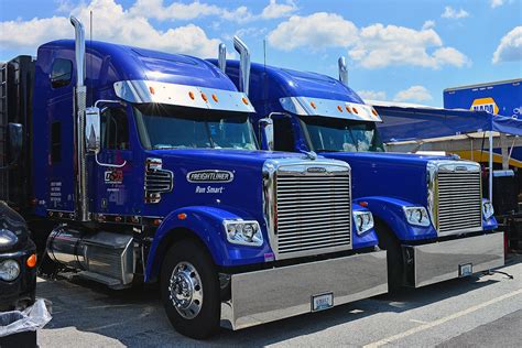 Twin Freightliner Race Car Haulers At The 2014 Nhra Summit Flickr