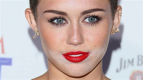12 Worst Celebrity Powder Flashback Makeup Fails Stylecaster