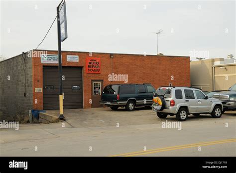 Small Town American Auto Repair Shop Stock Photo Alamy
