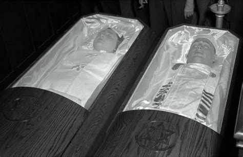 32 photos of celebrity open casket funerals that will shock you casket post mortem