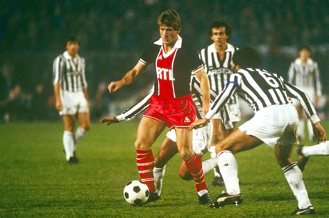 Psg Juventus 1983 - THE VINTAGE FOOTBALL CLUB: COUPE DES COUPES 1983. PSG-JUVENTUS.