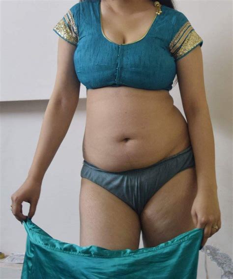 Hot Desi Bahbhi New Leaked XXX Pics