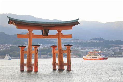 Itsukushima Floating Torii Gate Travel Guidebook Must Visit