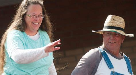 kentucky clerk kim davis expected back to work friday or monday remains mum on whether she