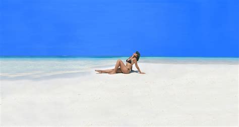 图片素材 海滩 滨 水 砂 海洋 女人 支撑 假期 肖像 模型 热带 坐 海景 时尚 比基尼 摆姿势 美容
