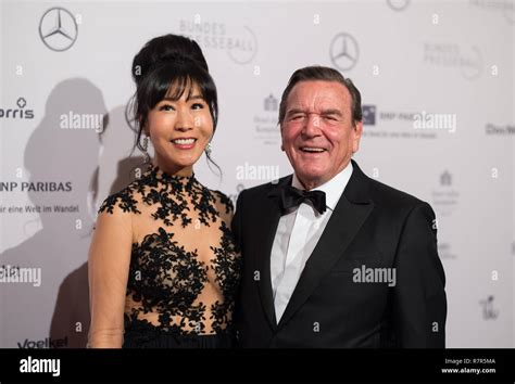 Bundeskanzler Gerhard Schröder mit seiner Frau Kim So-Yeon 67th Bund